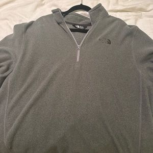 Men’s north face 1/2 fleece zip up